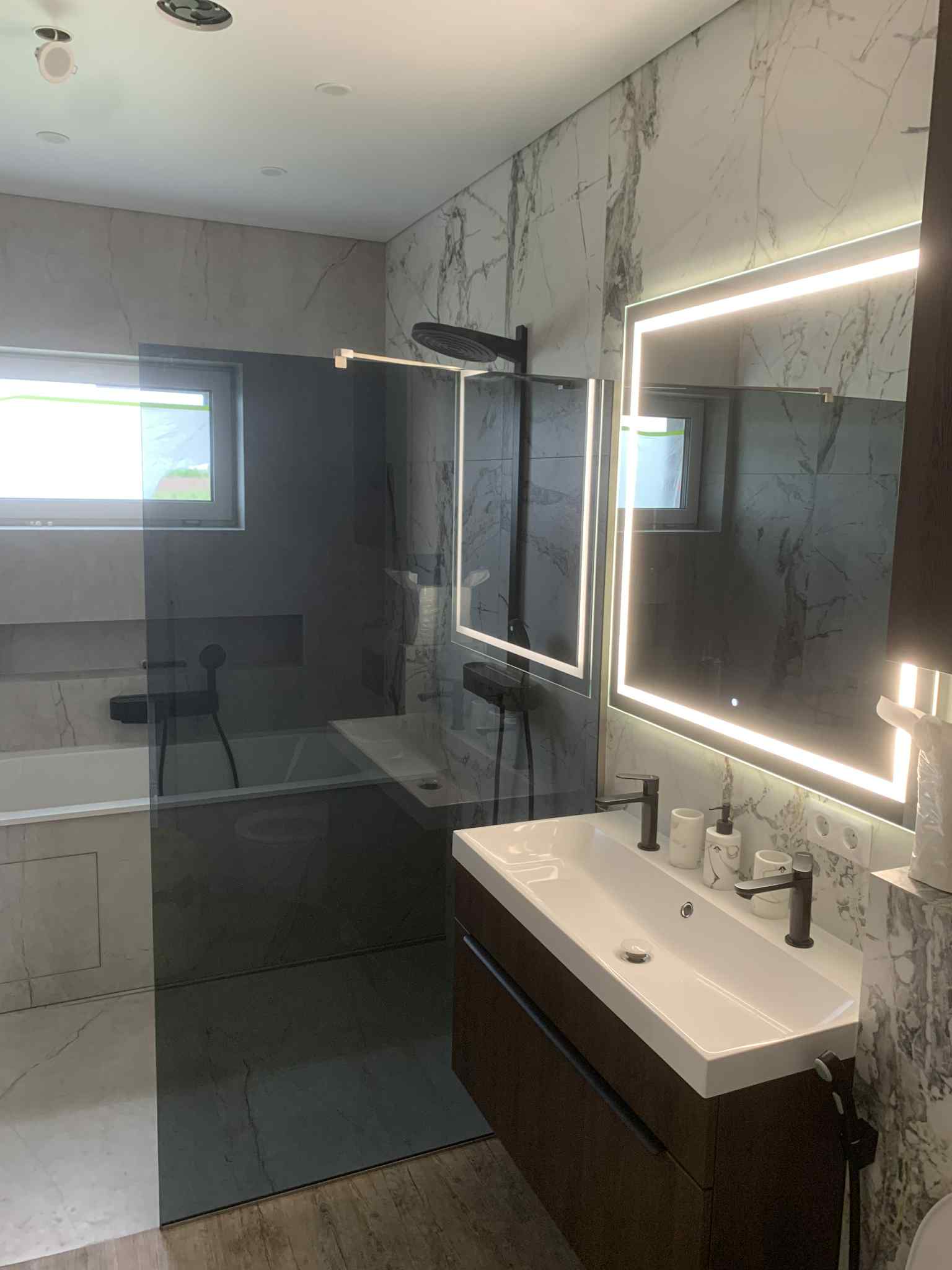 Plytelių klijavimo pavyzdys 3